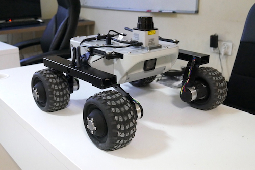 Leo Rover with Hokuyo lidar