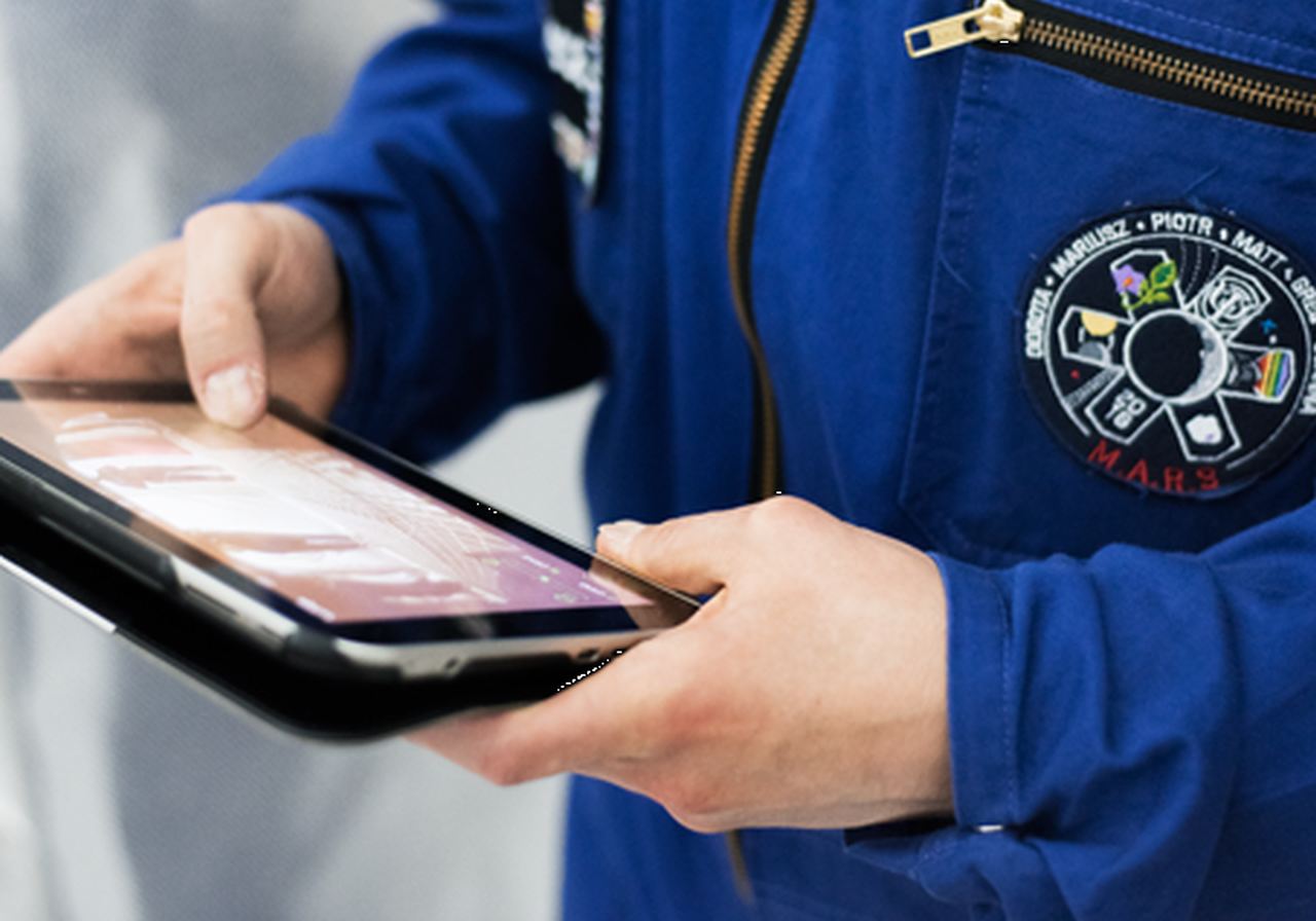 Leo Rover's UI on a tablet