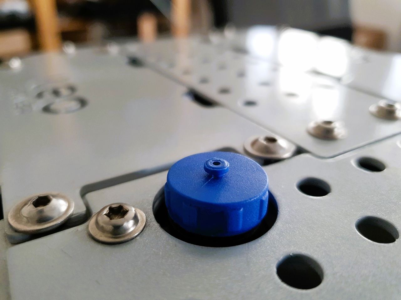 Leo Rover&rsquo;s miniUSB cap