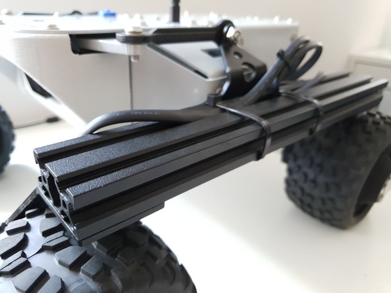Leo Rover's suspension beam
